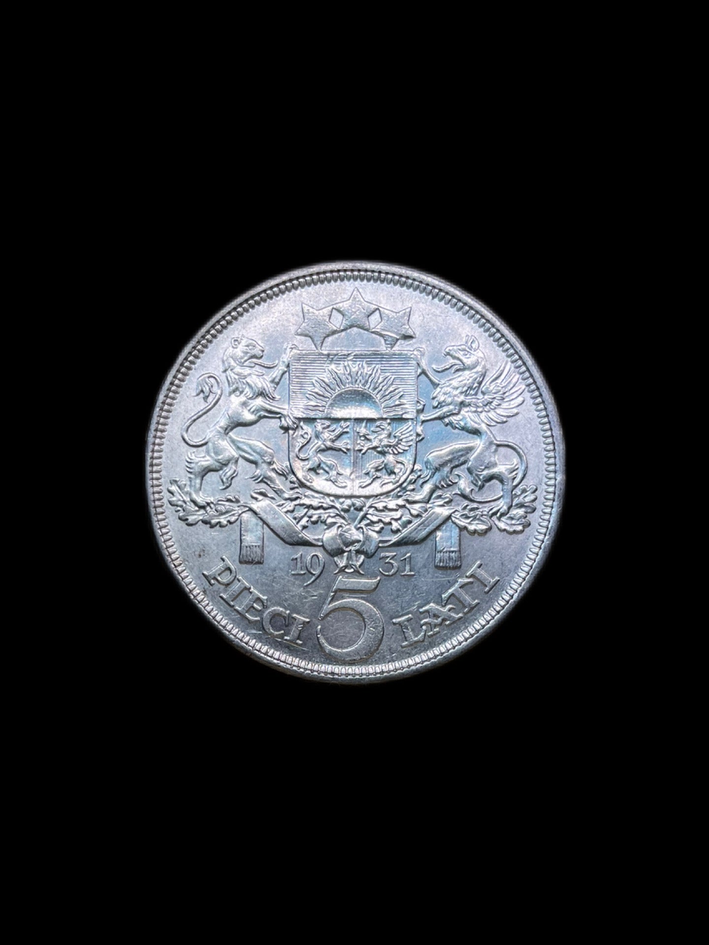 5 lati Primera República Letonia